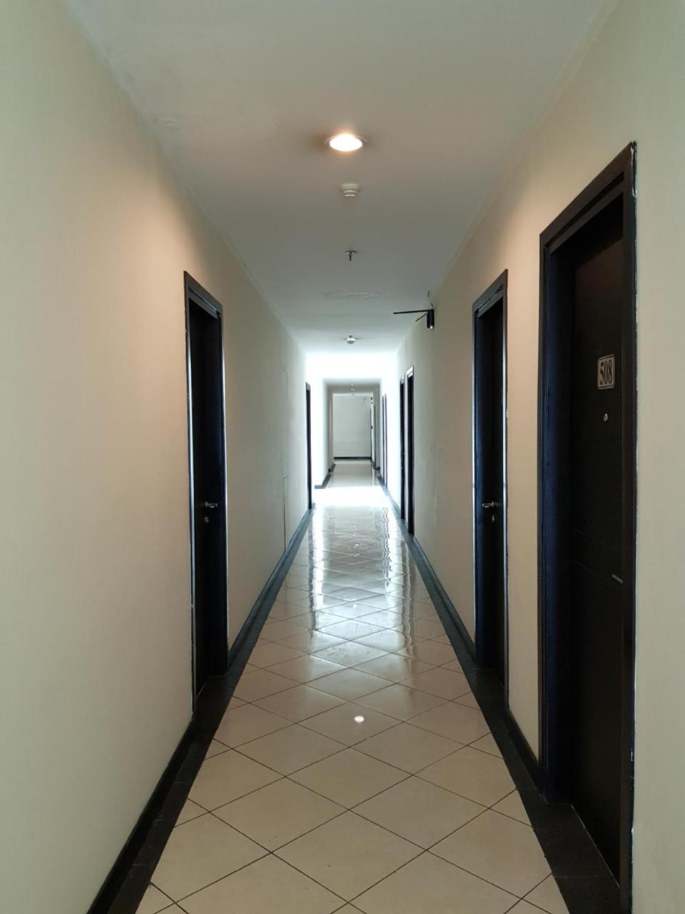 Reddoorz Plus @ Tanah Abang Hotel Jakarta Kültér fotó